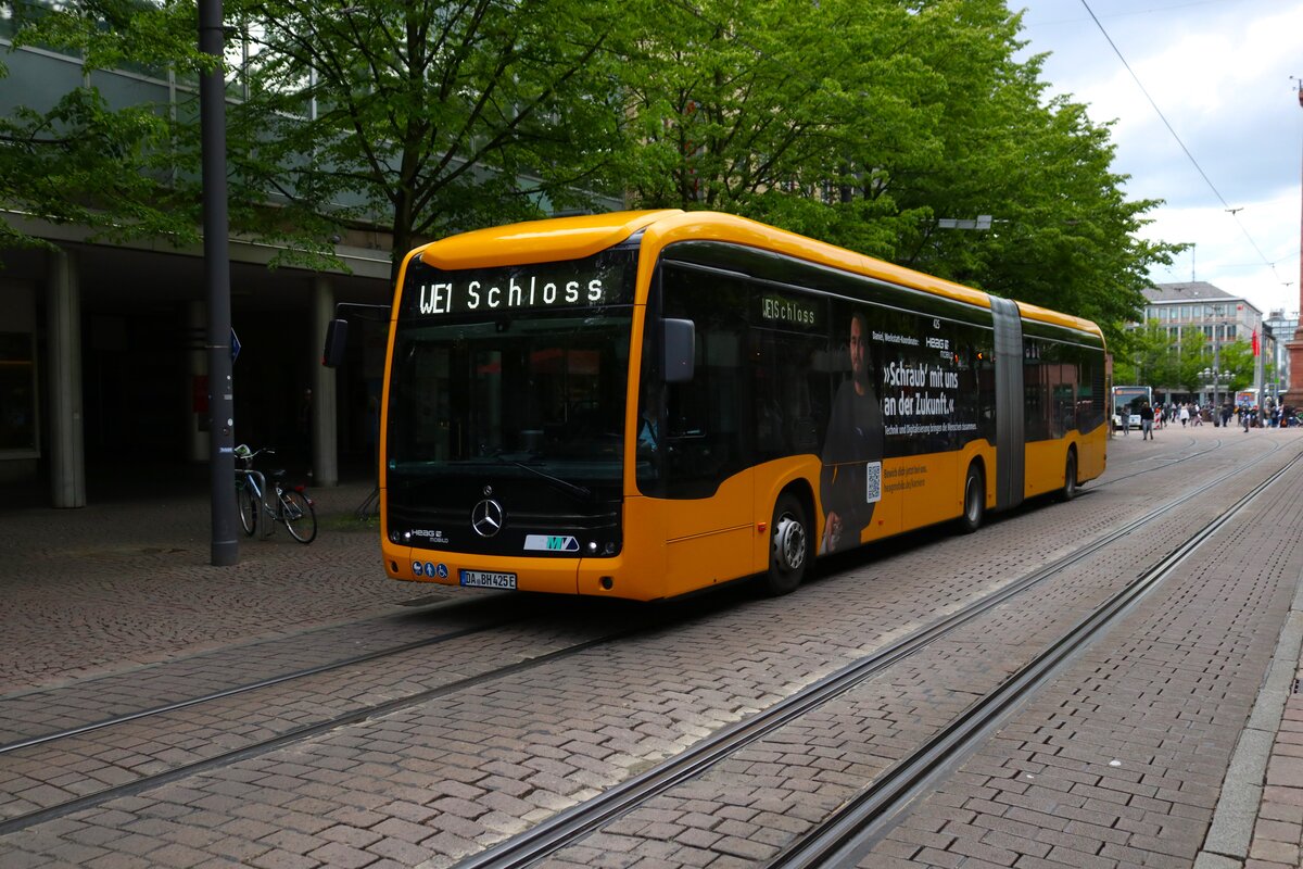 HEAG mobilo Mercedes Benz eCitaro G Wagen 425 am 04.05.24 in Darmstadt Innenstadt