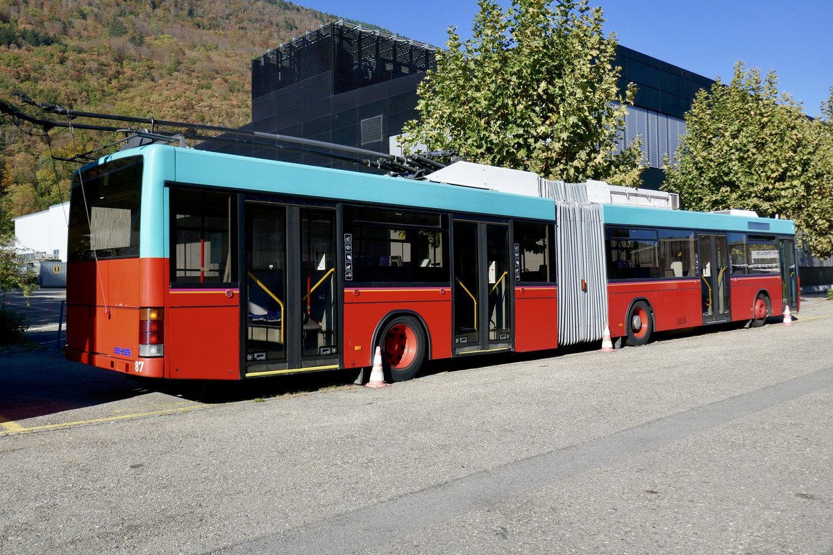 Heck Ansicht eines ex VB Biel Swisstrolley der am 13.10.18 bei Rattin Bus in Biel abgestellt war.