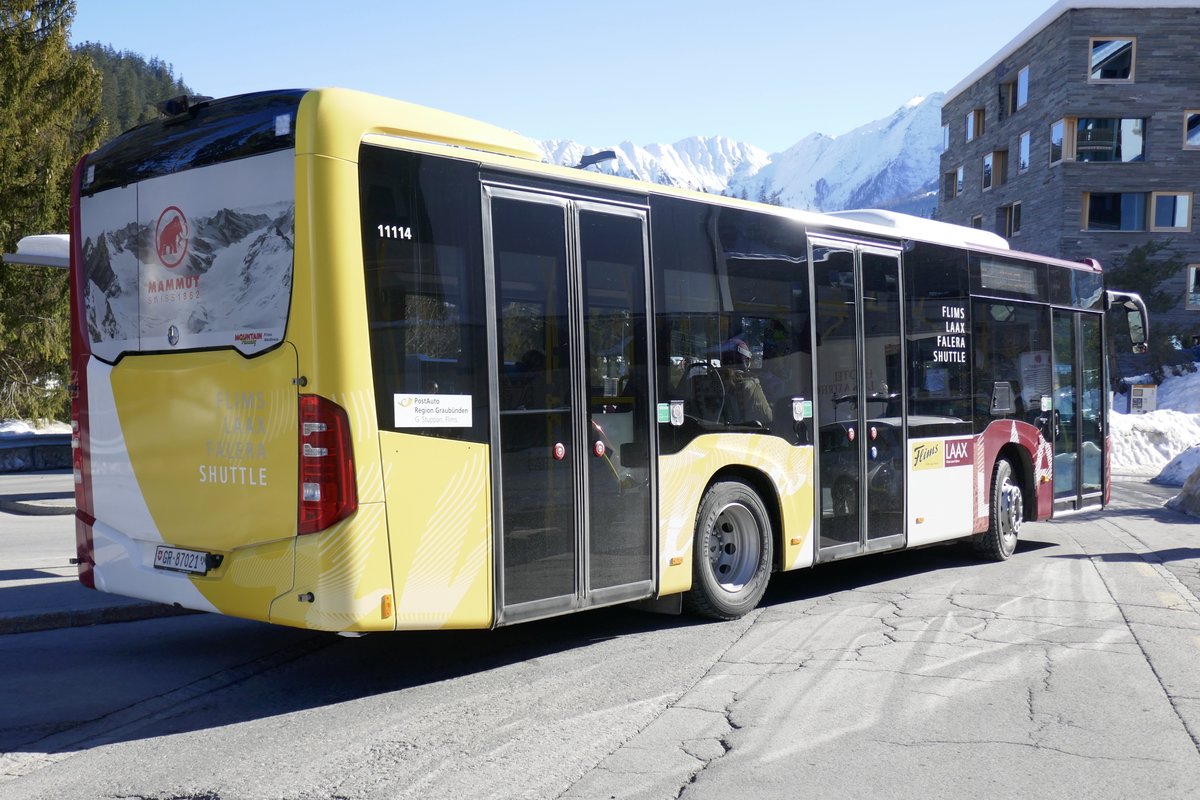 Heck des MB C2 K vom PU Stuppan, Flims am 16.2.19 bei der Abfahrt bei der Hst Laax, Bergbahn.