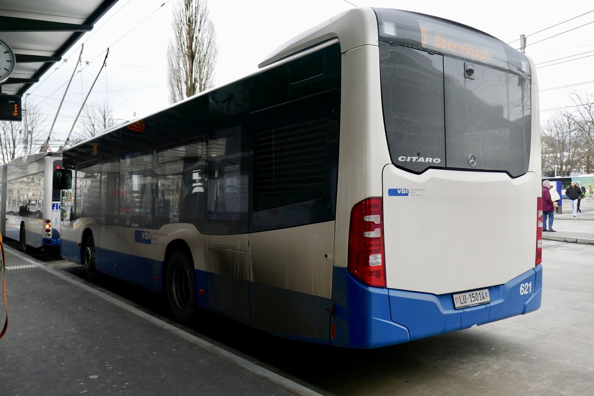 Heck des VBL MB C2 K 621 am 9.2.19 auf dem Bahnhofplatz Luzern.