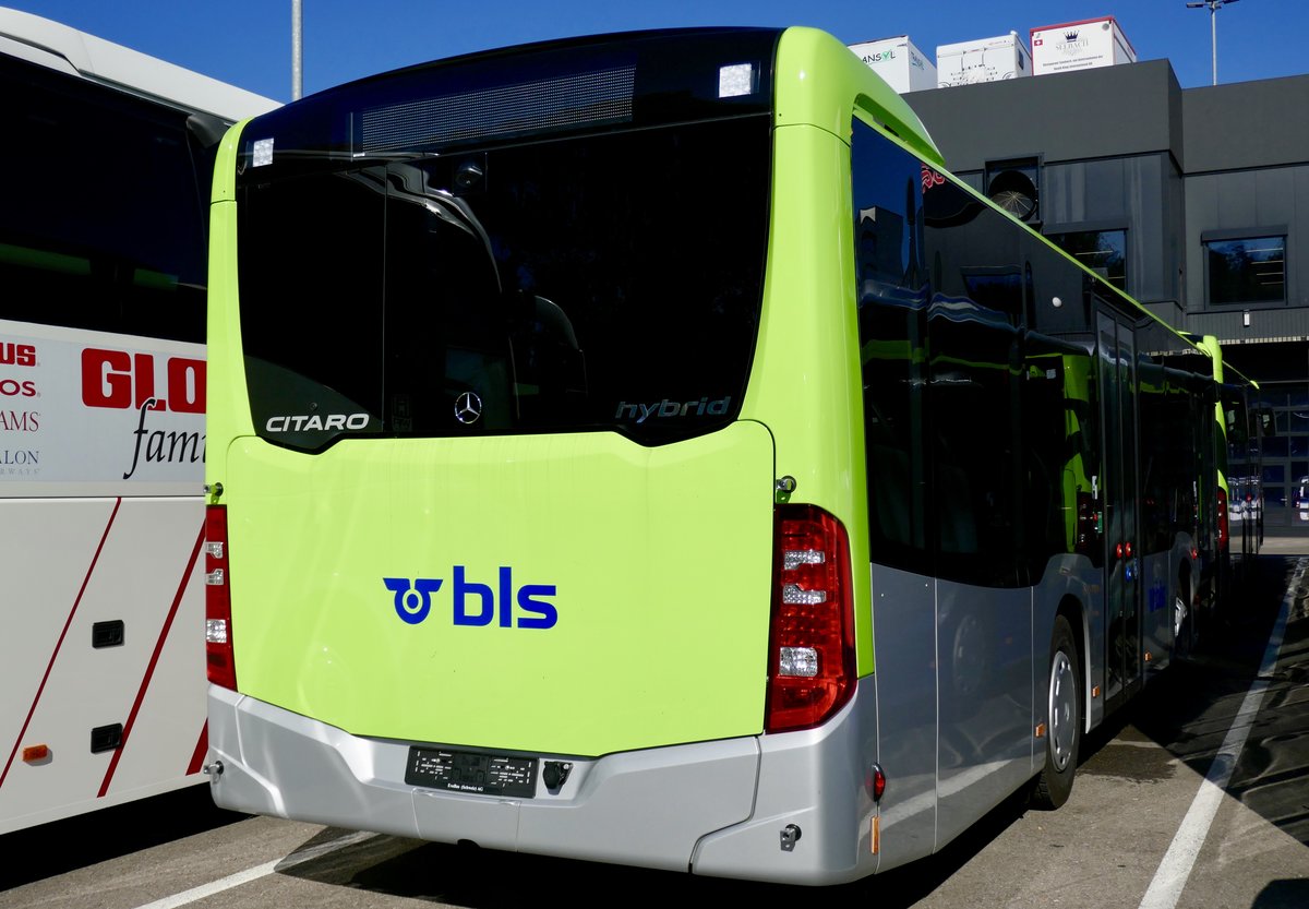 Heck der neuen MB C2 K Hybrid für die Busland AG am 13.10.18 hinter dem Eurobus Zentrum in Bassersdorf abgestellt.
