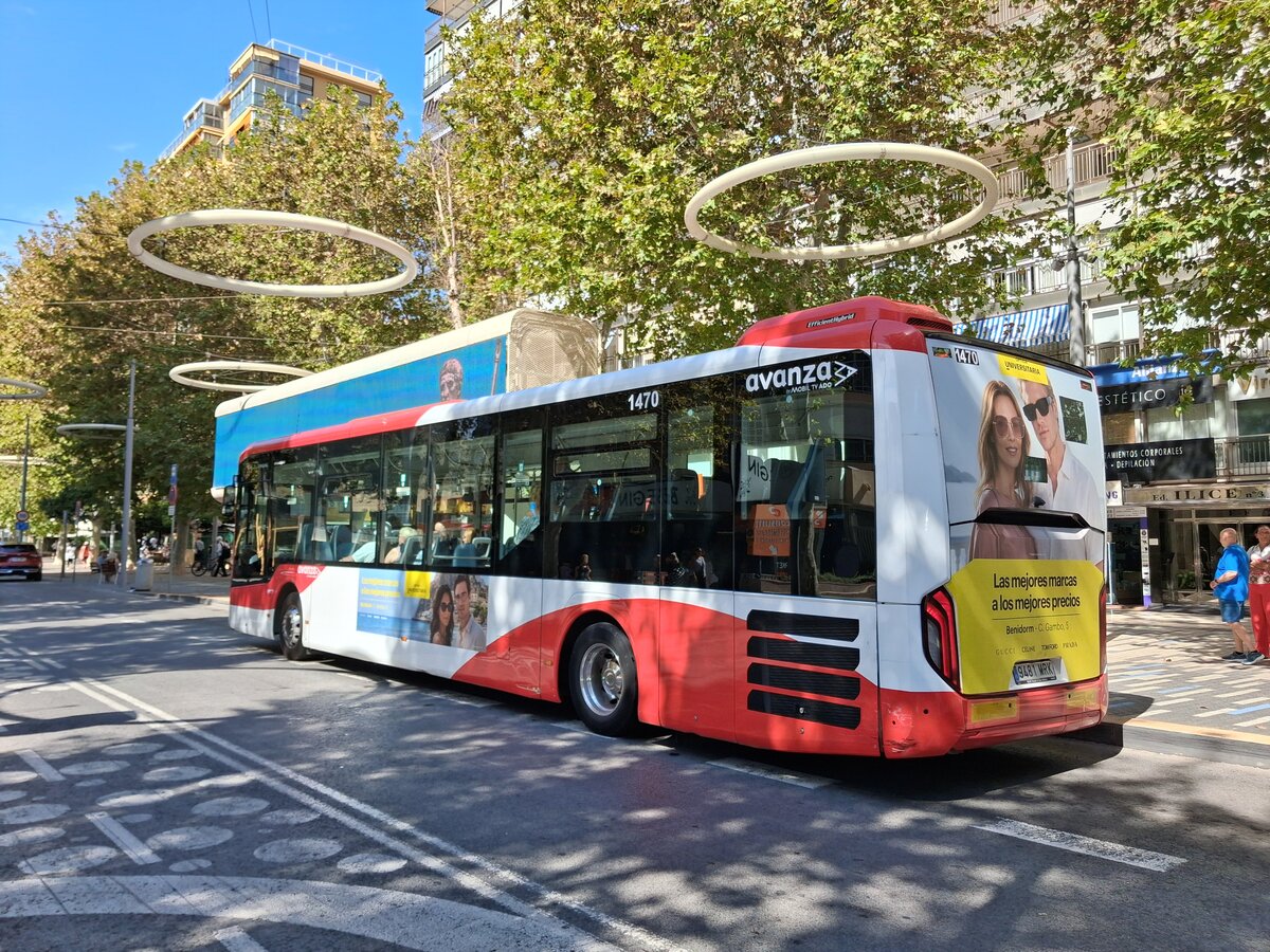 Heckansicht des MAN 43C Lion's Intercity LE 13, Avanza Benidorm 1470, in der Innenstadt von Benidorm am 29.09.2026.