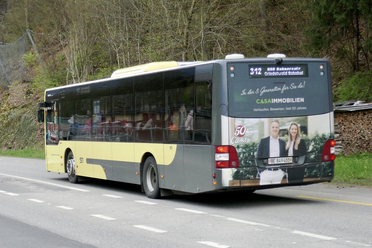 Heckansicht des MAN Lions City 400 am 23.4.23 in Wilderswil.