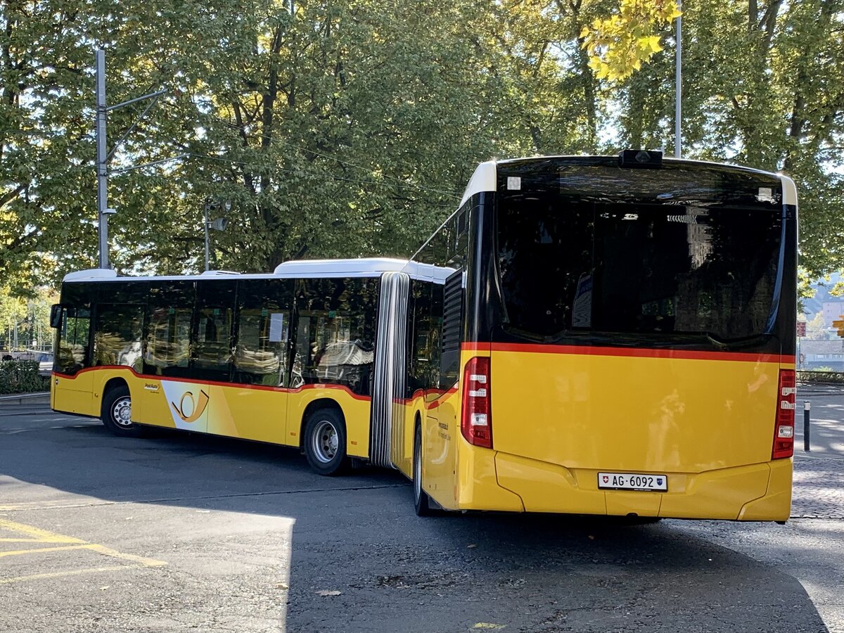 Heckansicht des MB C2 G '11550' des PU Wicki Transport, Zufikon am 18.10.21 nach der Abfahrt in Bremgarten Obertor.