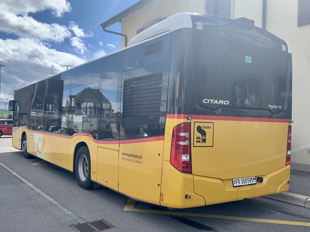 Heckansicht des MB C2 hybrid Nr. 118 '11558' vom PU Wielandbus, Murten am 17.5.21 beim Bahnhof Kerzers.