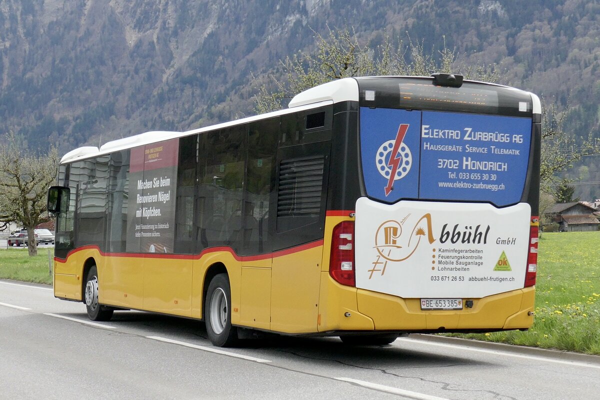 Heckansicht des MB C2 hybrid '11683' der PostAuto Regie Aeschi am 23.4.23 in Wilderswil.