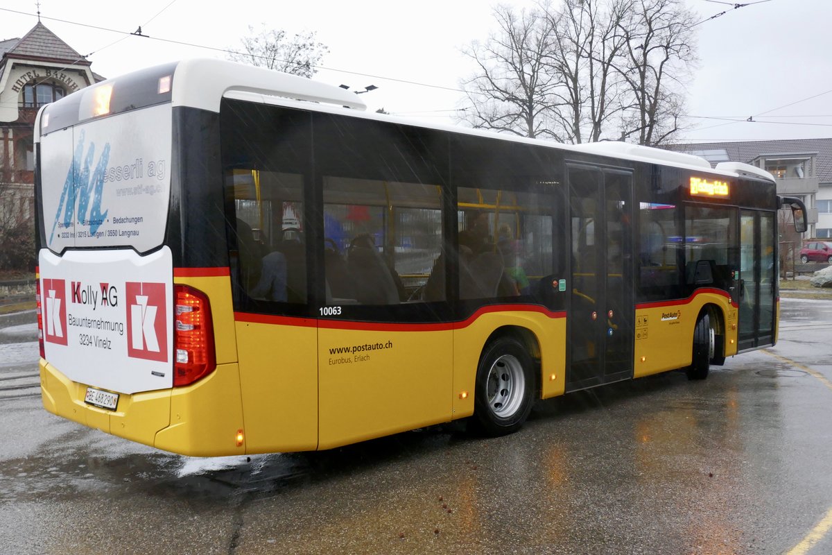 Heckansicht des MB C2 K vom PU Eurobus, Erlach am 10.2.19 beim Bhf Ins.