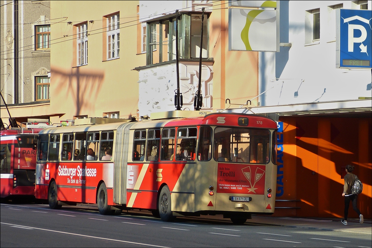 Heckansicht des Oldtimer O-Bus Nr.178, Hersteller Gräf & Stift, Bj 1985, Typ GE 110 M 16, elektrische Anlage von Kiepe, ist noch regelmäßig in Regelbetrieb in Salzburg zu sehen. 18.09.2018