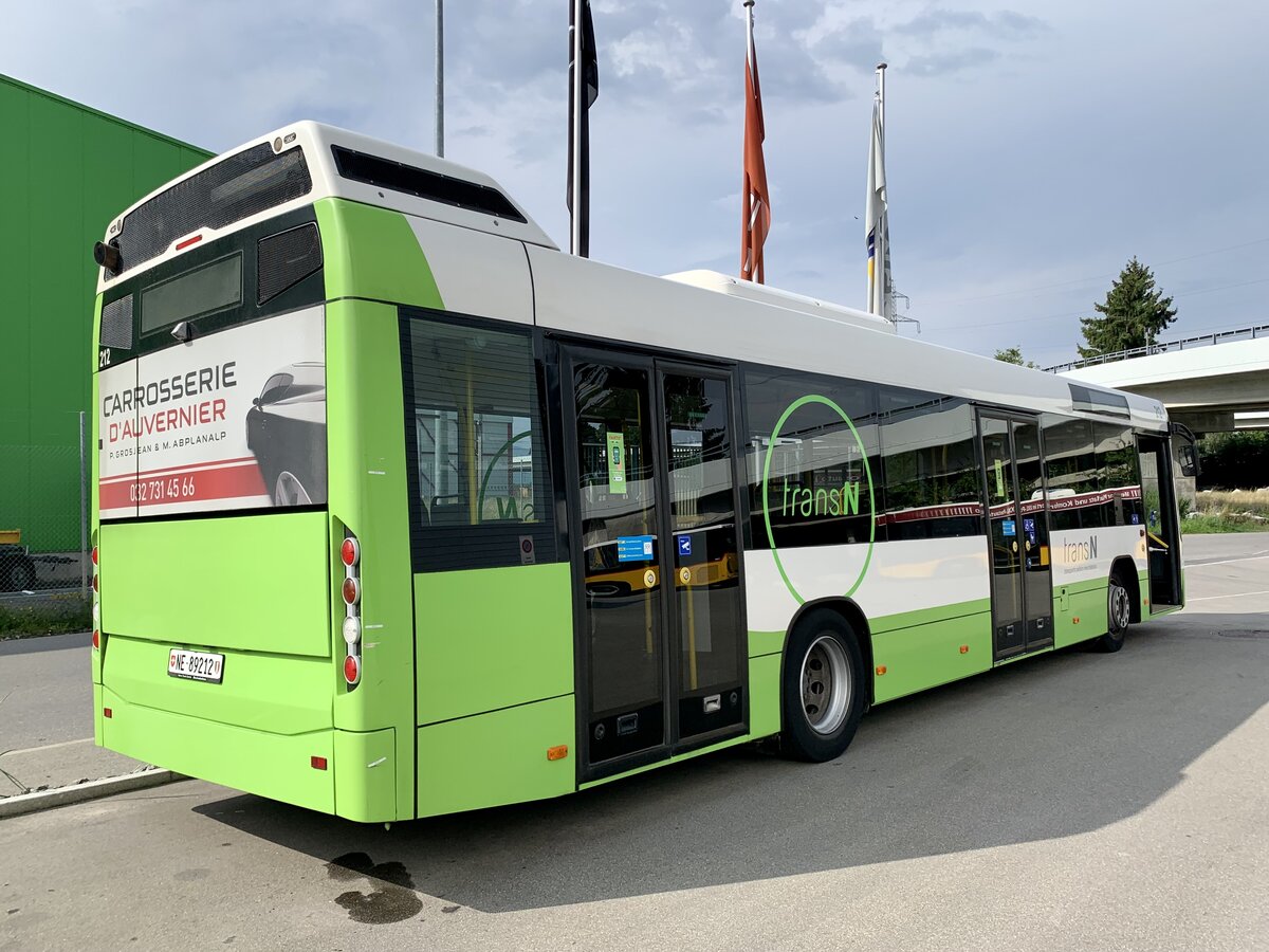 Heckansicht des Volvo 7700 Nr. 212 der TransN am 27.7.21 bei Interbus in Kerzers.