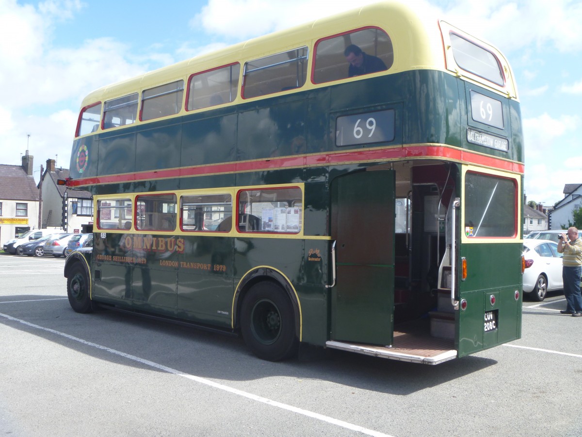 Heckansicht eines AEC Routemaster von 1965.