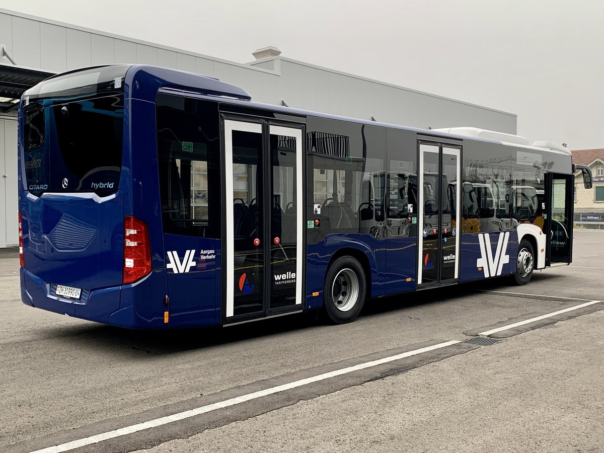 Heckansicht eines neuen MB Citaro C2 hybrid für Limmat Bus, Zofingen am 11.11.20 bei Evobus in Winterthur.