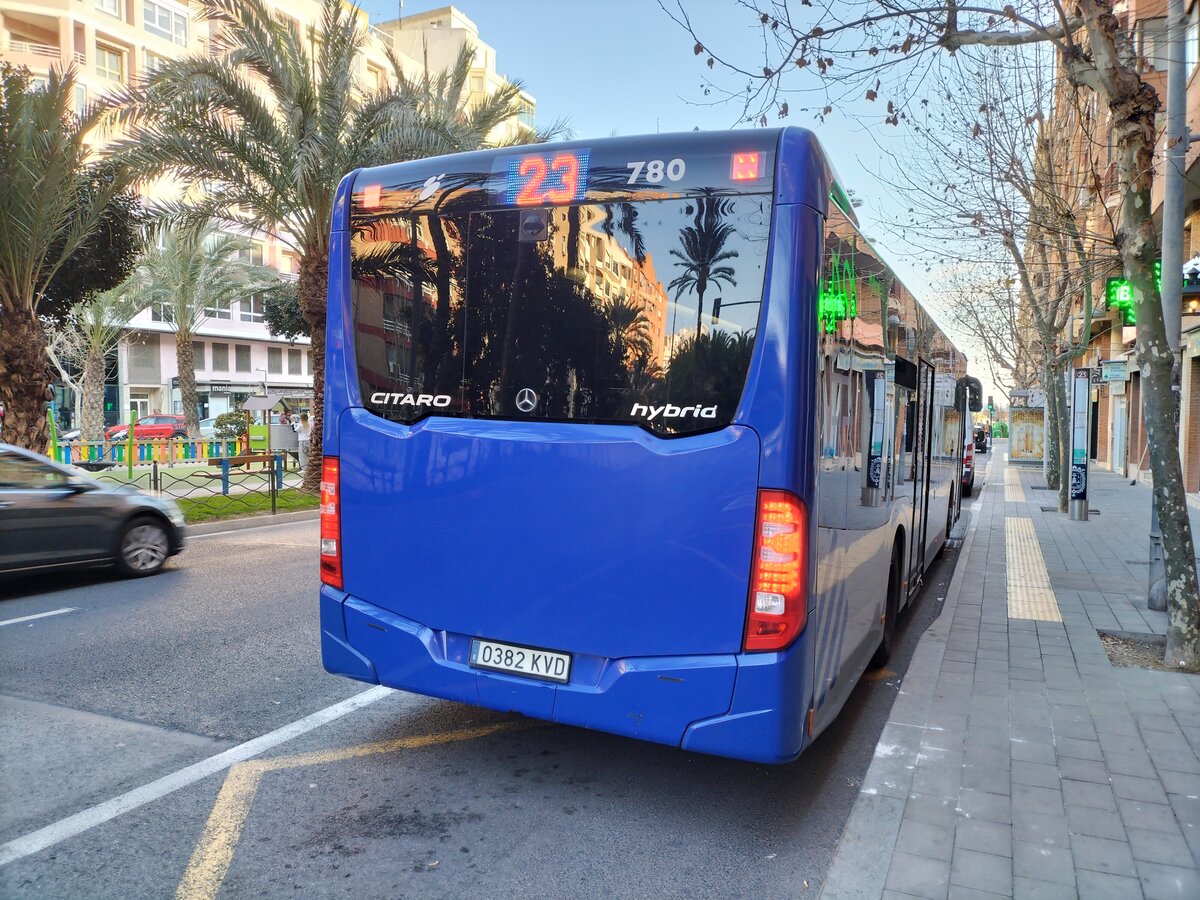 Heckansicht vom Wagen 780, Fahrzeugtyp Mercedes-Benz Citaro O 530 C2, Baujahr 2019, Firma La Alcoyana an der Endhaltestelle Estación - Oscar Esplá in Alicante am 03.03.2023.