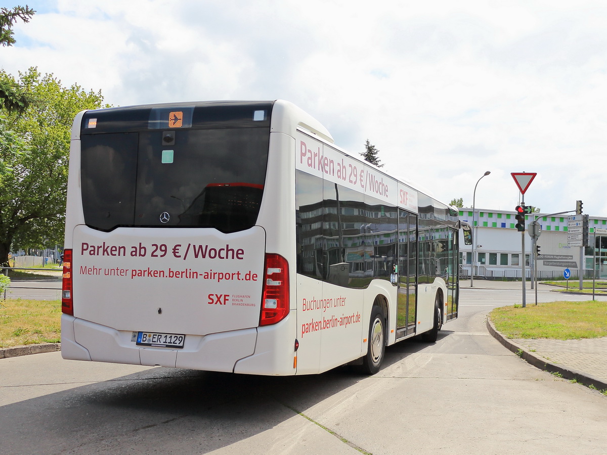 Heckpartie des Daimler Citaro von Bus Verkehr Berlin KG (BVB) am Regionalbahnhof Berlin Flughafen Schönefeld am 14. Juni 2020.