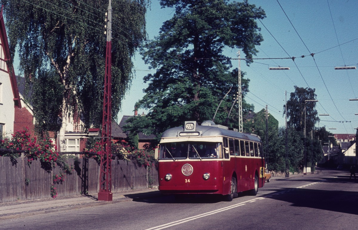 Hellerup: NESA Trolleybuslinie 27B (BUT/Smith,Mygind&Httemeier/EnglishElectricCompany-LETB1 34) Callisensvej im Juli 1971.