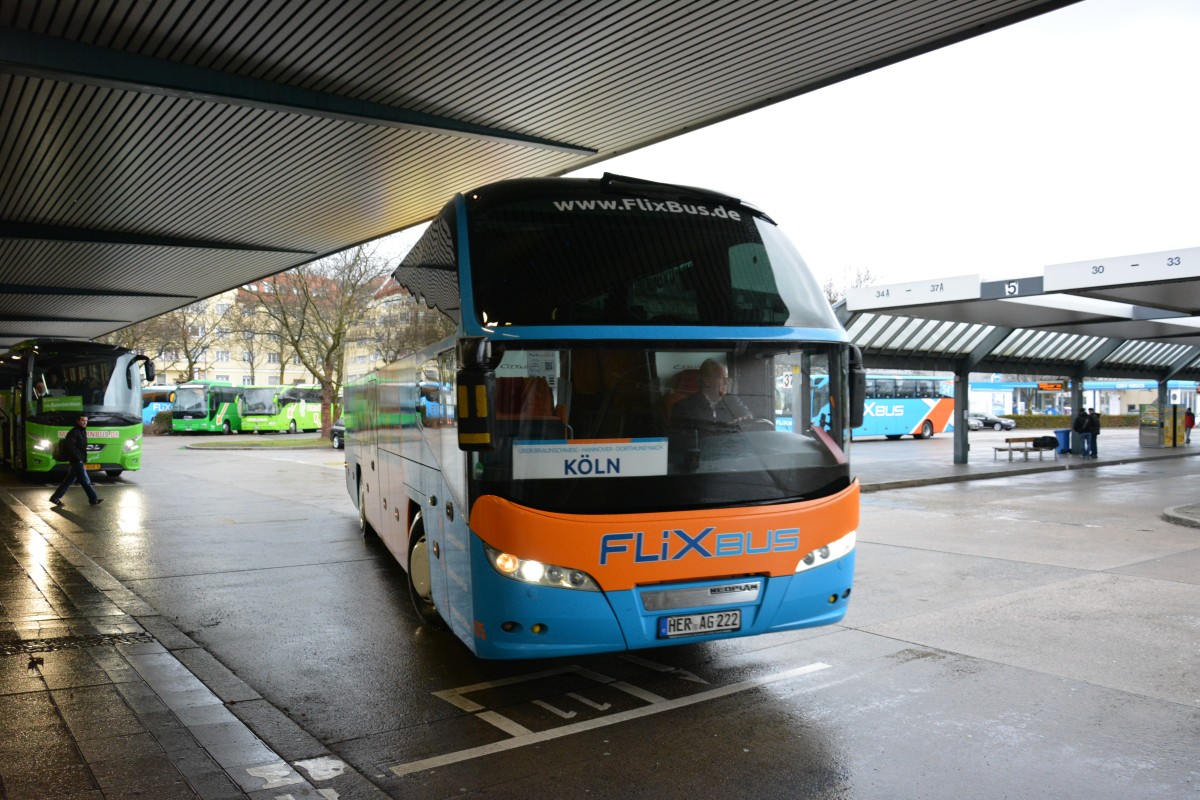 HER-AG 222 (Neoplan Cityliner / Flixbus) unterwegs am 10.01.2015 nach Köln. Aufgenommen am ZOB in Berlin.
