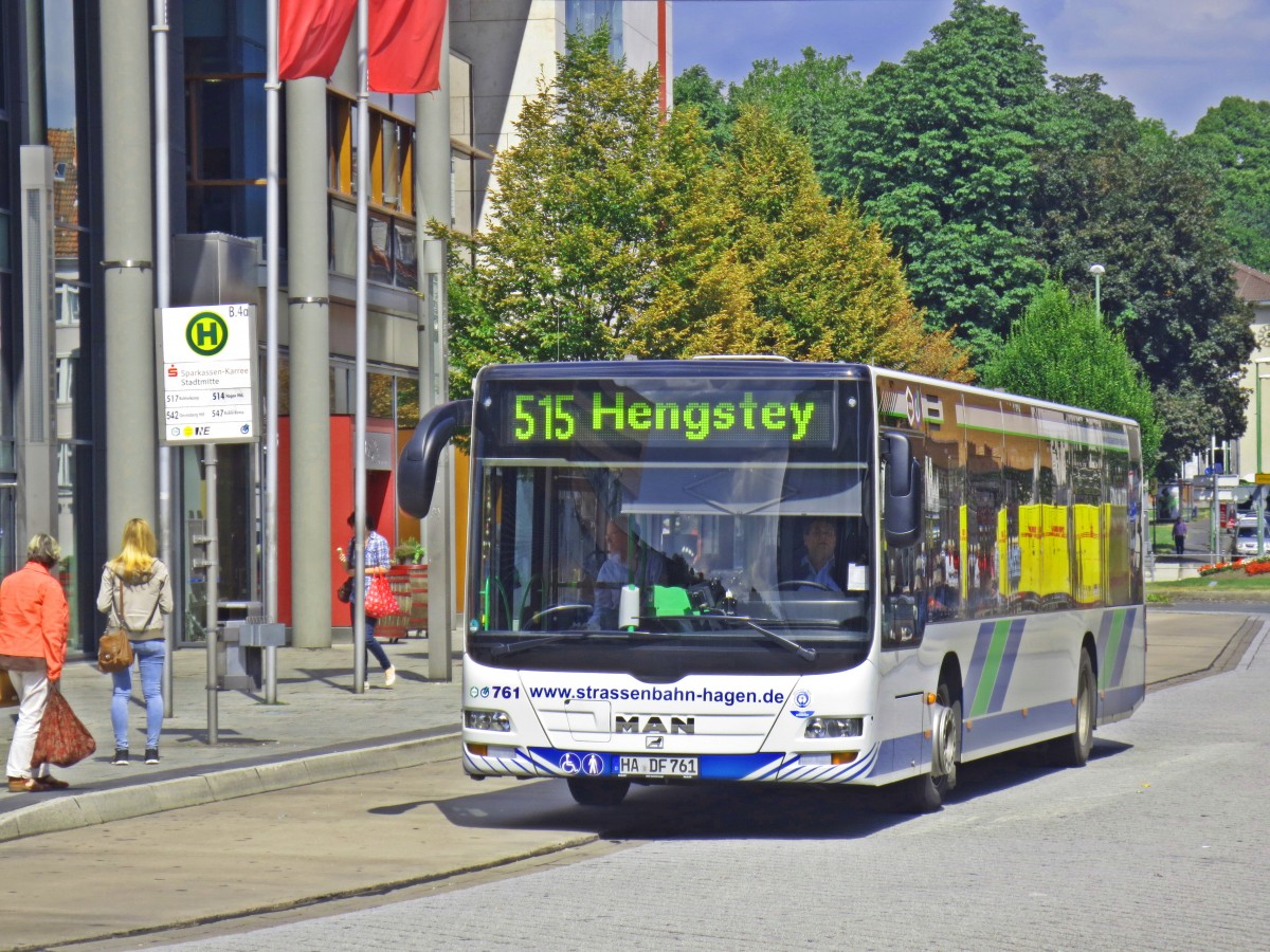 Her zu sehen ein MAN Lions City der Hagener Straenbahn AG auf der Linie 515 in die Stadtmitte von Hagen einfahren. Es handelt sich um den Wagen: HA- DF761