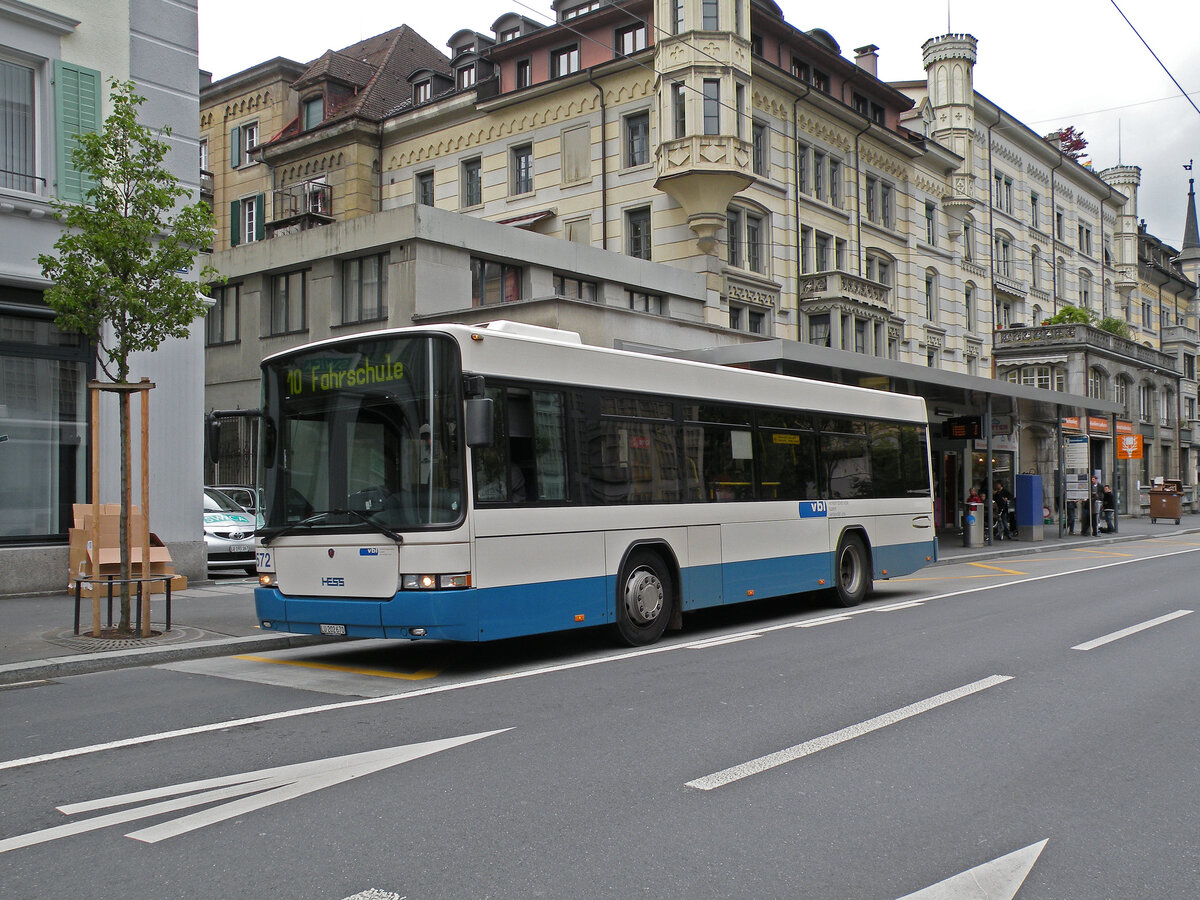 Hess Bus 572, fährt am 04.05.2010 mit der Fahrschule durch die Hirschmattstrasse.