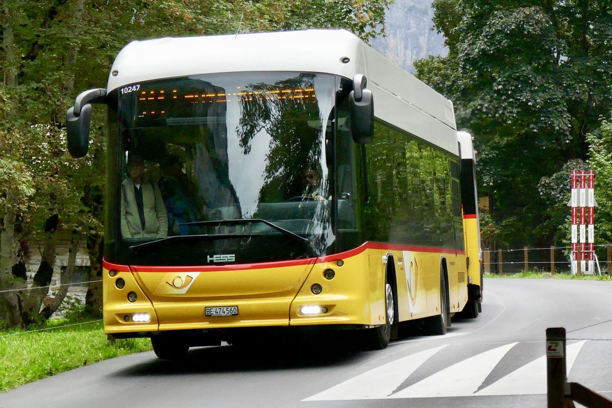 HESS Buszug nach Lauterbrunnen am 16.9.18 beim Überfahren einer Bodenschwelle vor der Haltestelle Trümmelbachfälle.