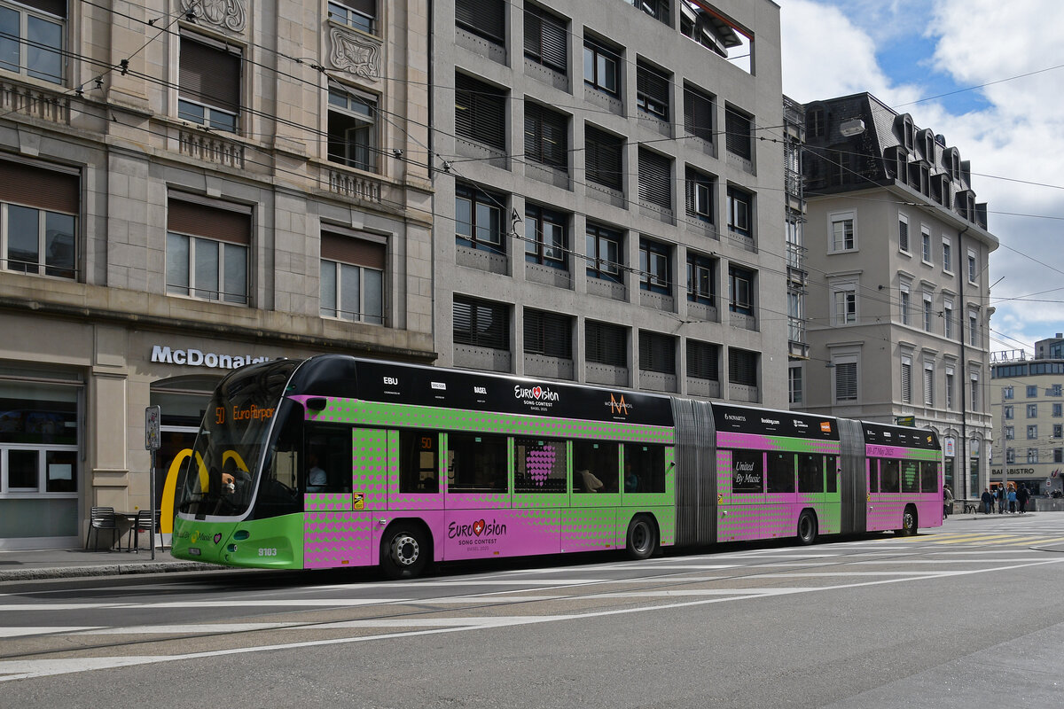 Hess Doppelgelenk Elektrobus 9103 mit der Werbung für den ESC in Basel, auf der Linie 50, fährt am 14.04.2025 durch die Centralbahnstrasse. Aufnahme Basel.