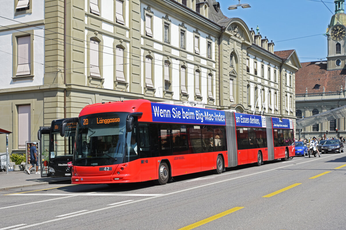 Hess Doppelgelenk Trolleybus 42, auf der Linie 20, fährt Richtung Bubenbergplatz. Die Aufnahme stammt vom 21.08.2021.