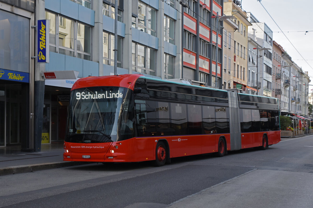Hess Elektrobus 202, auf der Linie 9, fährt durch die Bahnhofstrasse. Die Aufnahme stammt vom 25.09.2021.
