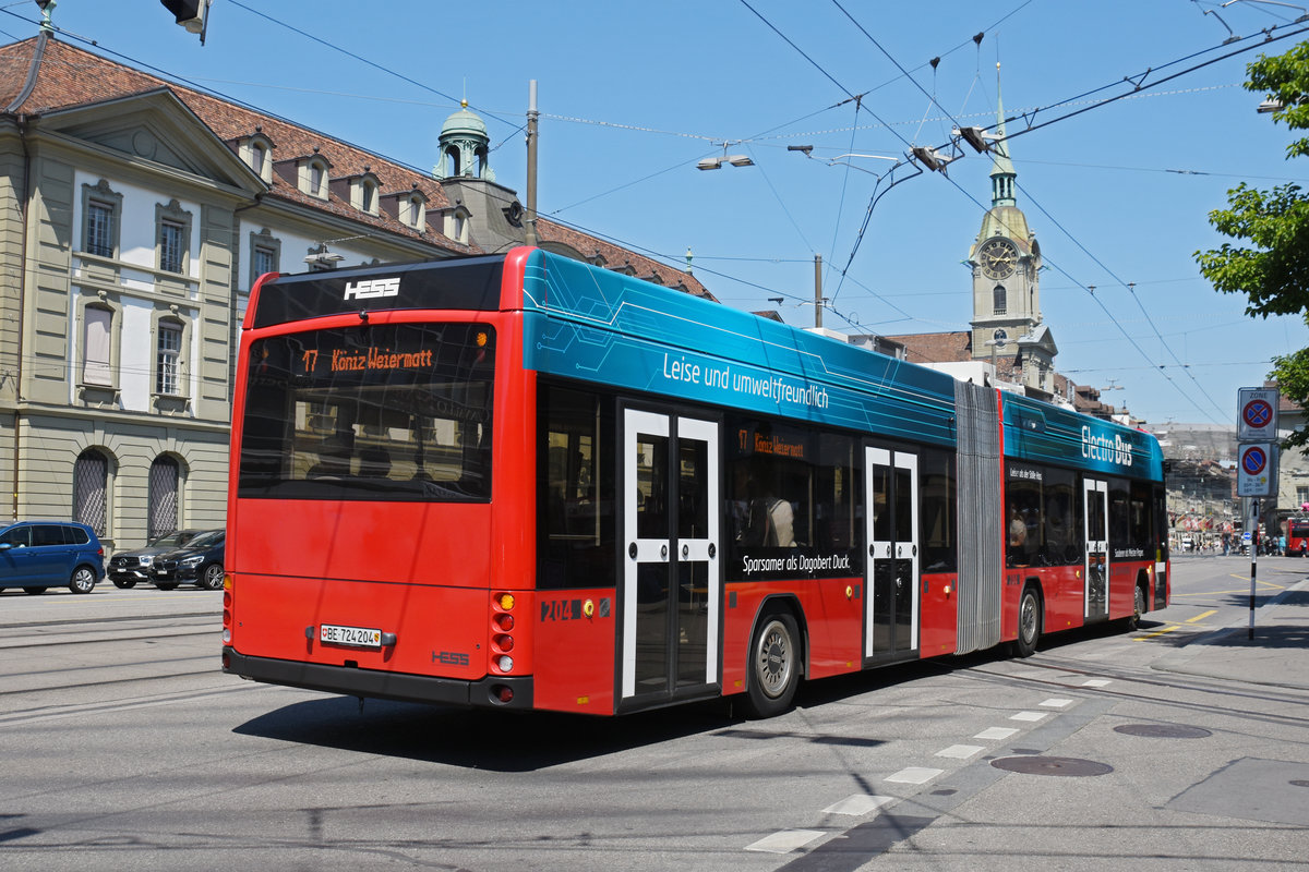 Hess Elektrobus 204, auf der Linie 17, fährt zur Haltestelle beim Bahnhof Bern. Die Aufnahme stammt vom 24.06.2020.