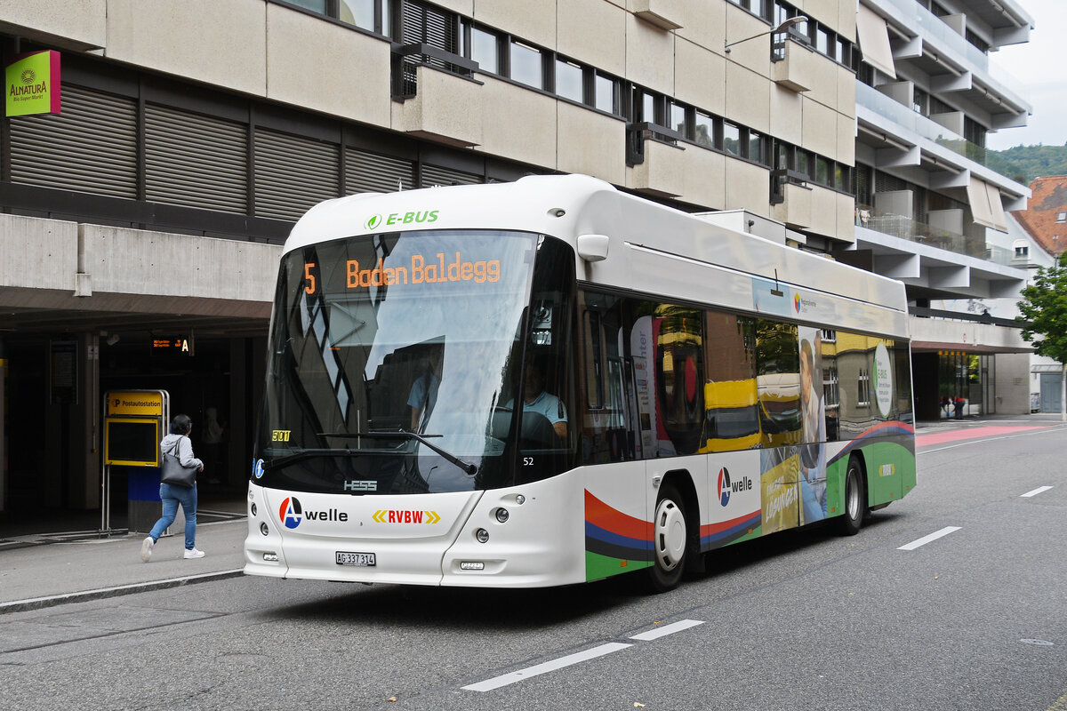 Hess Elektrobus 52, auf der Linie 5, f�hrt am 08.09.2025 zur Haltestelle beim Bahnhof Baden.