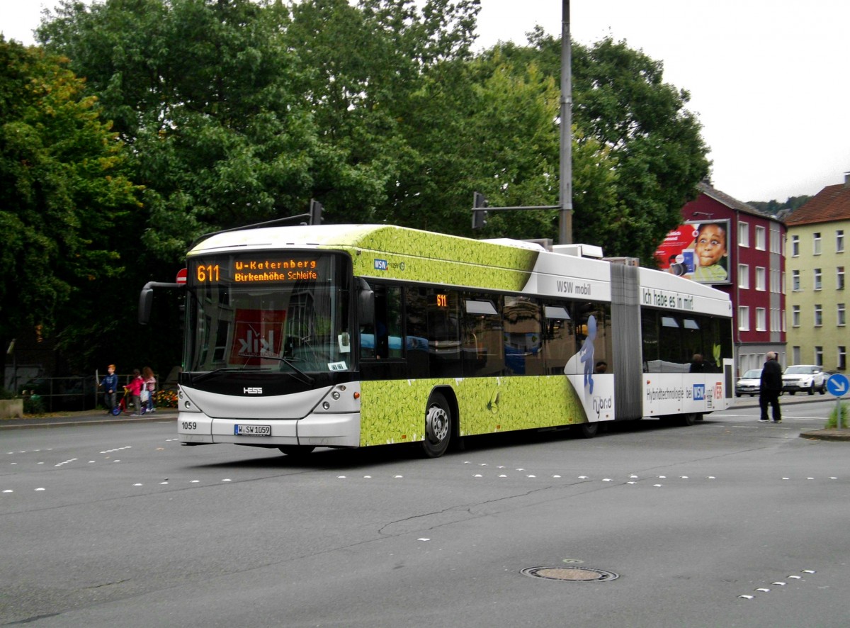 Hess Swisshybrid auf der Linie 611 nach Wuppertal-Katernberg Birkenhöhe Schleife an der Haltestelle Wuppertal-Heckinghausen Auf der Bleiche.(9.9.2014)
