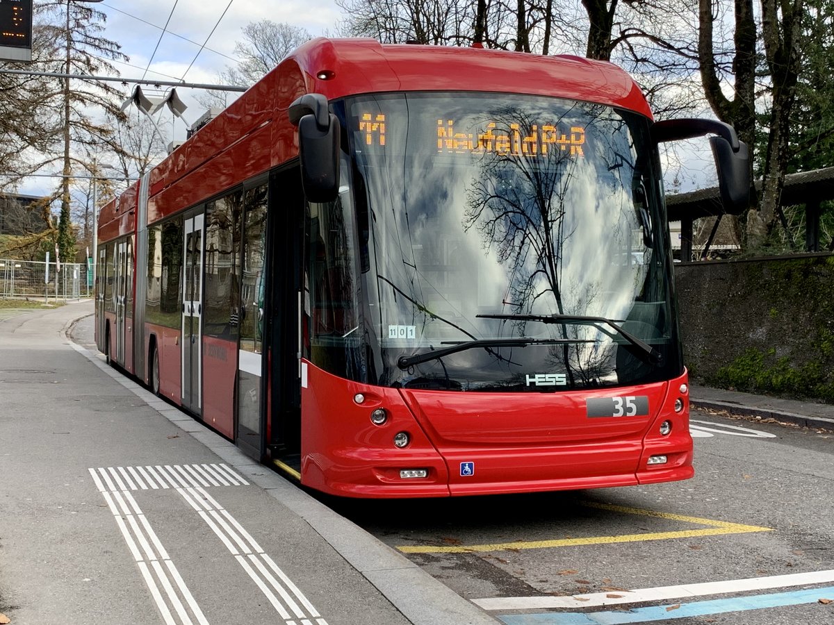 Hess Swisstrolley Nr. 35 am letzten Tag an dem die Linie 11 mach Holligen fährt, 14.12.19 bei der Endhaltestelle Holligen.