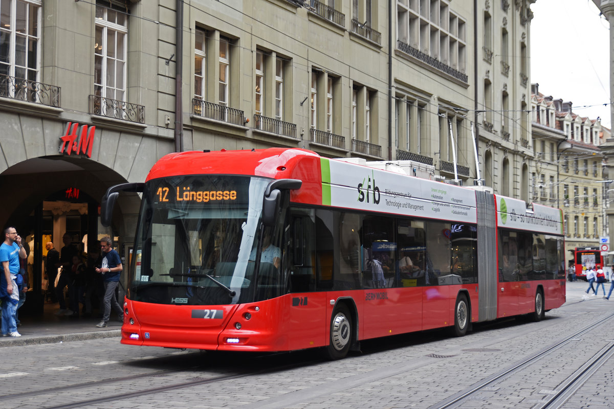 Hess Trolleybus 27, auf der Linie 12, fährt durch die Marktgasse. Die Aufnahme stammt vom 24.04.2019.