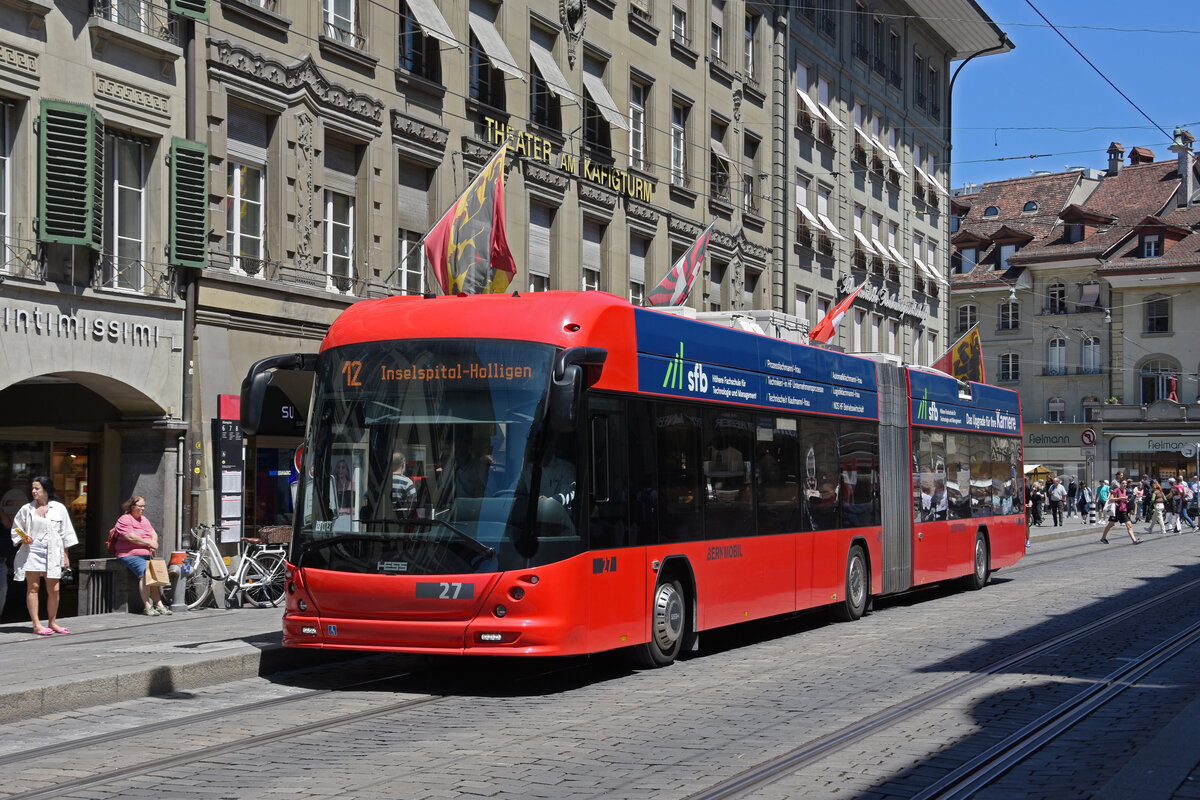 Hess Trolleybus 27, auf der Linie 12, bedient die Haltestelle Bärenplatz. Die Aufnahme stammt vom 08.07.2022.