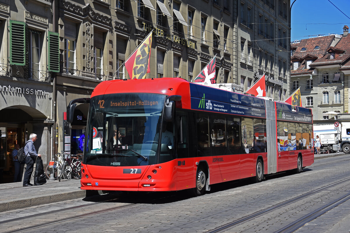 Hess Trolleybus 27, auf der Linie 12, bedient die Haltestelle Bärenplatz. Die Aufnahme stammt vom 08.07.2022.