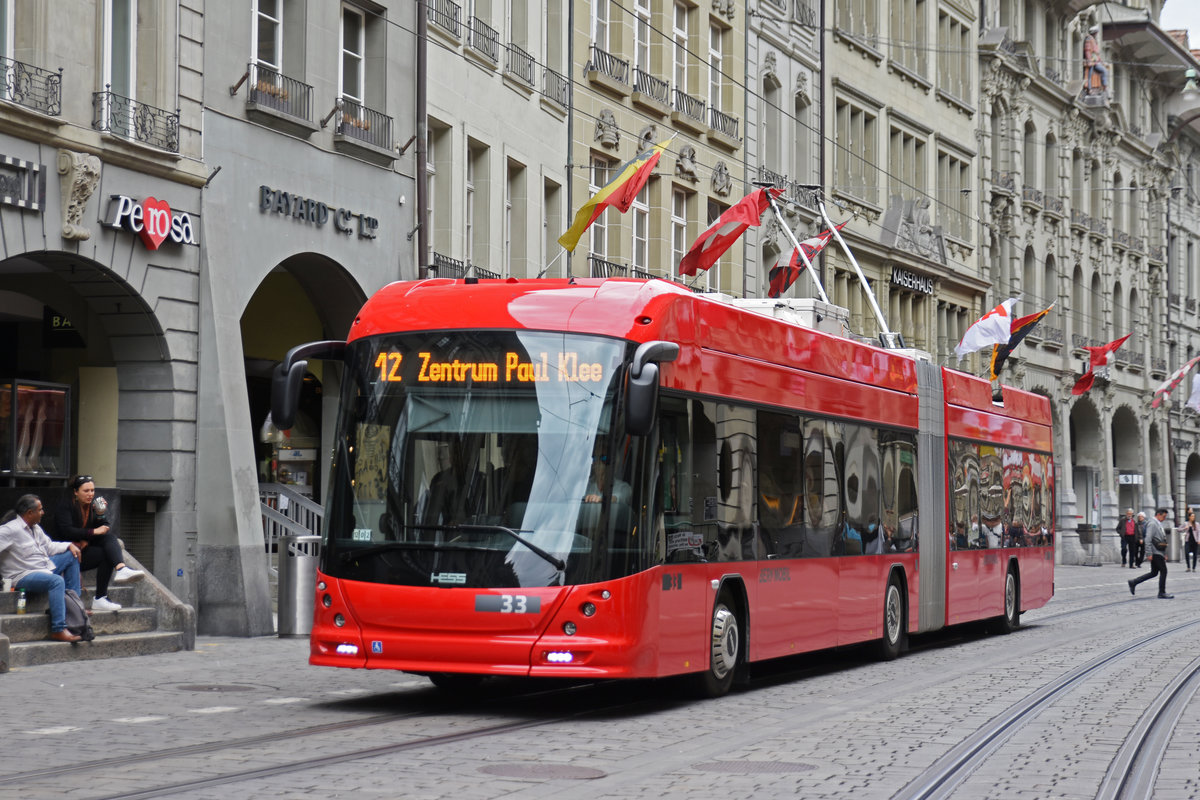 Hess Trolleybus 33, auf der Linie 12, fährt durch die Marktgasse. Die Aufnahme stammt vom 24.04.2019.