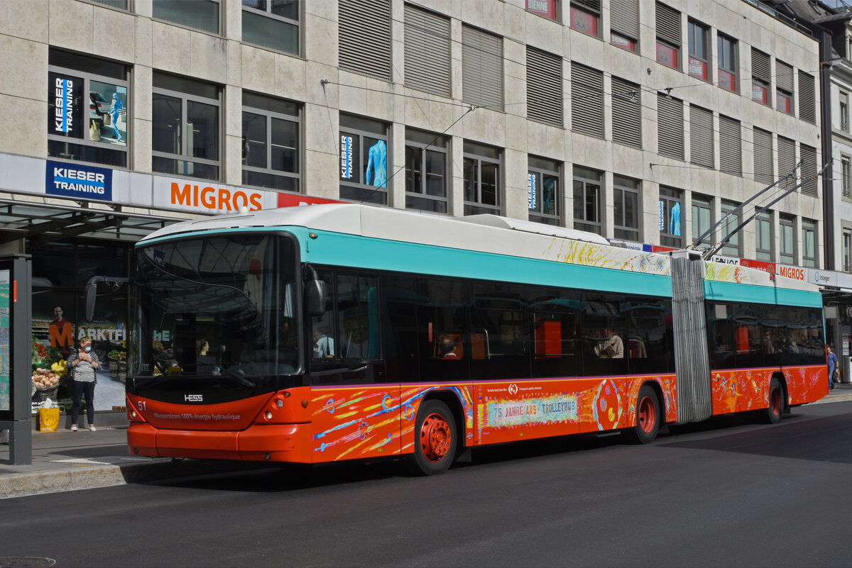 Hess Trolleybus 51, auf der Linie 1, bedient die Haltestelle beim Guisanplatz. Die Aufnahme stammt vom 25.09.2021.