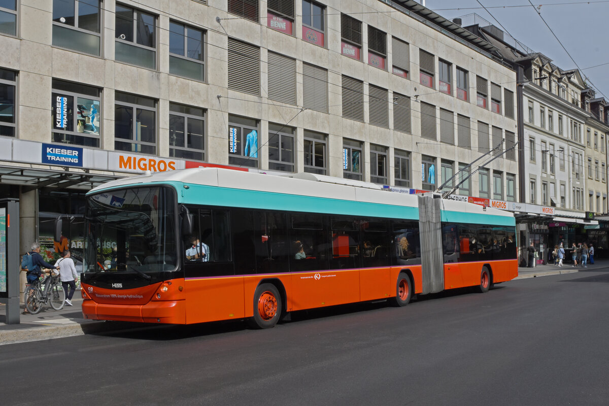 Hess Trolleybus 59, auf der Linie 1, bedient die Haltestelle beim Guisan Platz. Die Aufnahme stammt vom 25.09.2021.