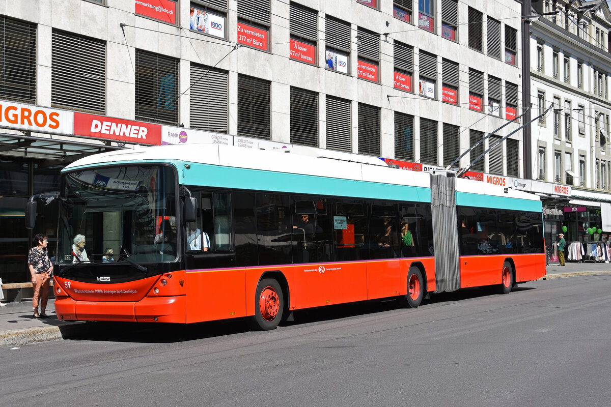 Hess Trolleybus 59, auf der Linie 1, bedient am 09.09.2022 die Haltestelle beim Guisanplatz.