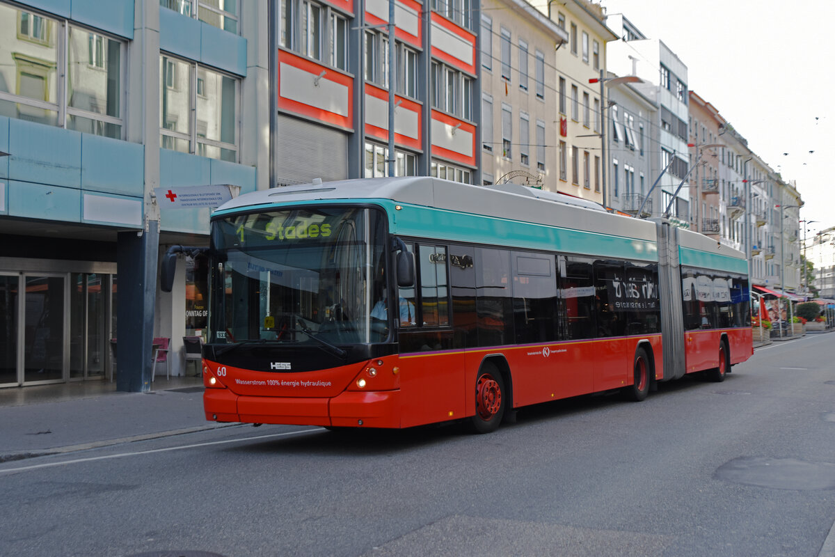 Hess Trolleybus 60, auf der Linie 1, fährt durch die Bahnhofstrasse. Die Aufnahme stammt vom 25.09.2021.