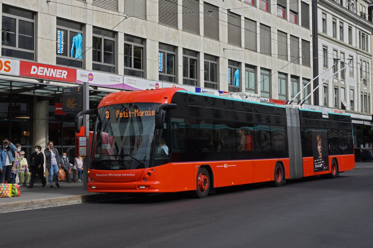 Hess Trolleybus 91, auf der Linie 3, bedient die Haltestelle beim Guisan Platz. Die Aufnahme stammt vom 25.09.2021.