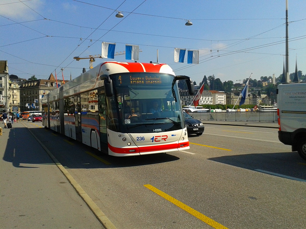 HESS-Trolleybus Nr.236 der vbl unterwegs als Linie 1 nach Luzern Bahnhofquai am 24.07.2015