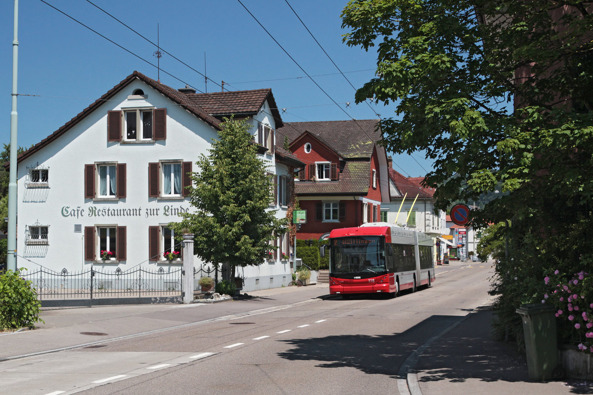 Hess/Vossloh-Kiepe BGT-N1C  Swisstrolley  Nr. 118 von Stadtbus Winterthur am 5. Juni 2015 auf der Linie 2 in Seen.