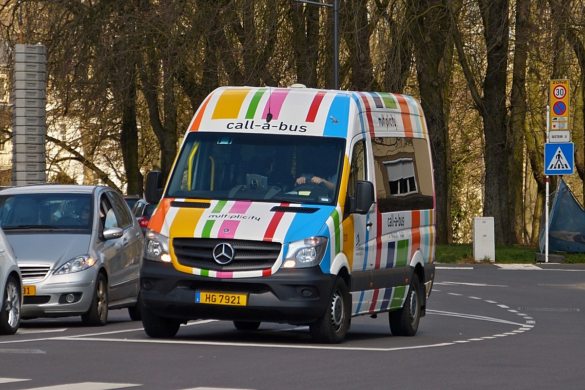 HG 7921, Mercedes Benz Sprinter des VDL in der Stadt Luxemburg unterwegs. 29.03.2019