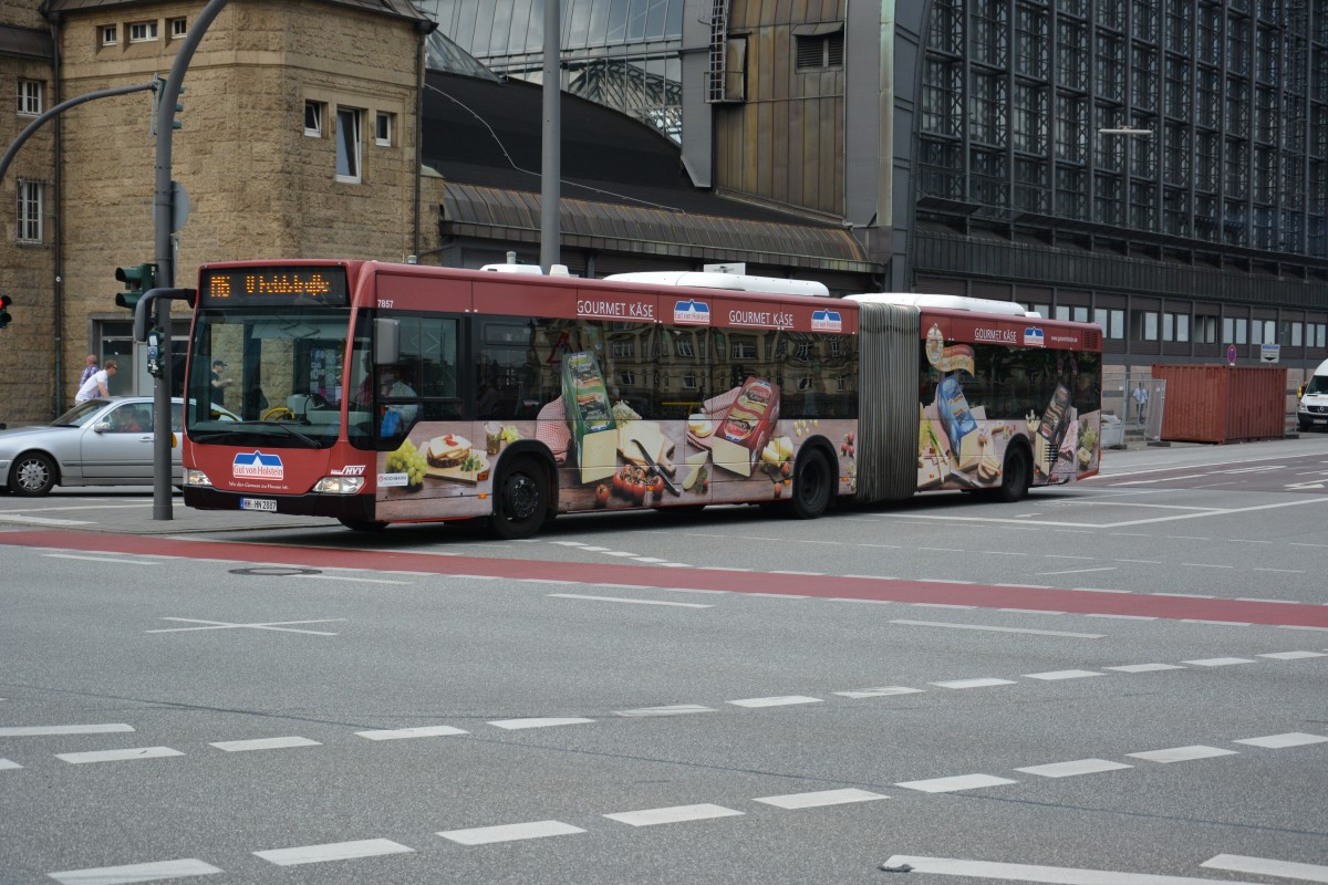 HH-HN 2887 fährt am 11.07.2015 auf der Linie M6. Aufgenommen wurde ein Mercedes Benz Citaro Facelift / Hochbahn / Hamburg Mönckebergstraße - Hauptbahnhof.
