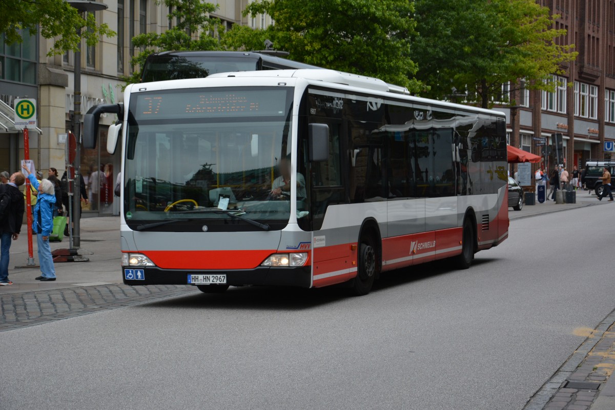 HH-HN 2967 ist am 11.07.2015 auf der Linie 37 in Hamburg unterwegs. Aufgenommen wurde ein Mercedes Benz Citaro Facelift / Hamburg Mönckebergstraße.
