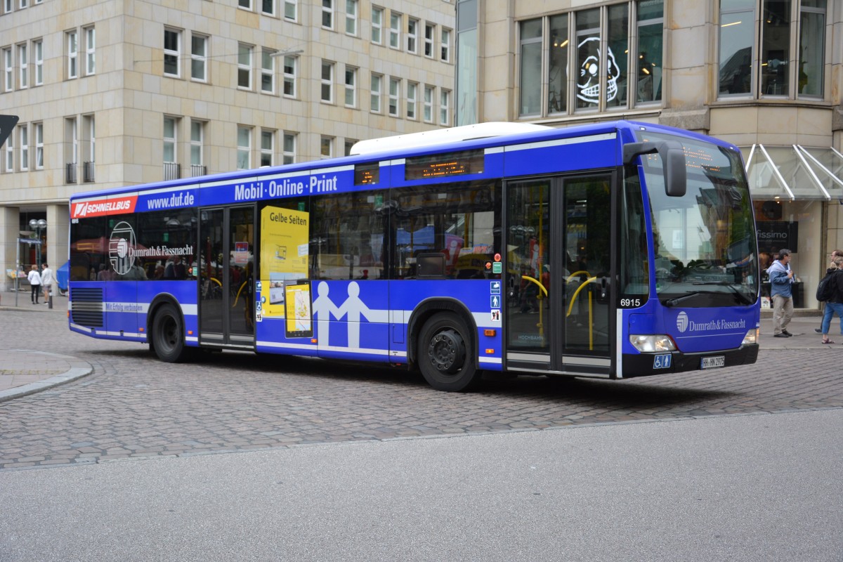 HH-HN 2975 ist am 11.07.2015 auf der Linie 34 in Hamburg unterwegs. Aufgenommen wurde ein Mercedes Benz Citaro Facelift / Hamburg Mönckebergstraße.
