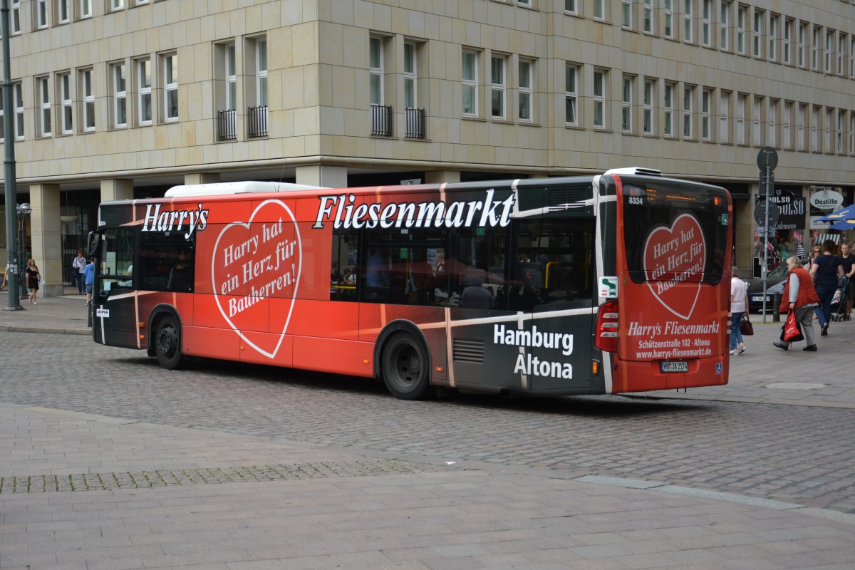 HH-JA 2174 ist am 11.07.2015 auf der Linie 112 unterwegs. Aufgenommen wurde ein Mercedes Benz Citaro Facelift / Hamburg Rathausmarkt.
