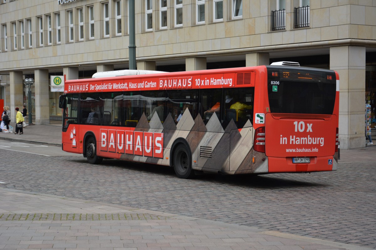 HH-JH 3295 (Mercedes Benz Citaro Facelift / Jasper) fährt am 11.07.2015 auf der Linie 112. Aufgenommen am Rathausmarkt in Hamburg.
