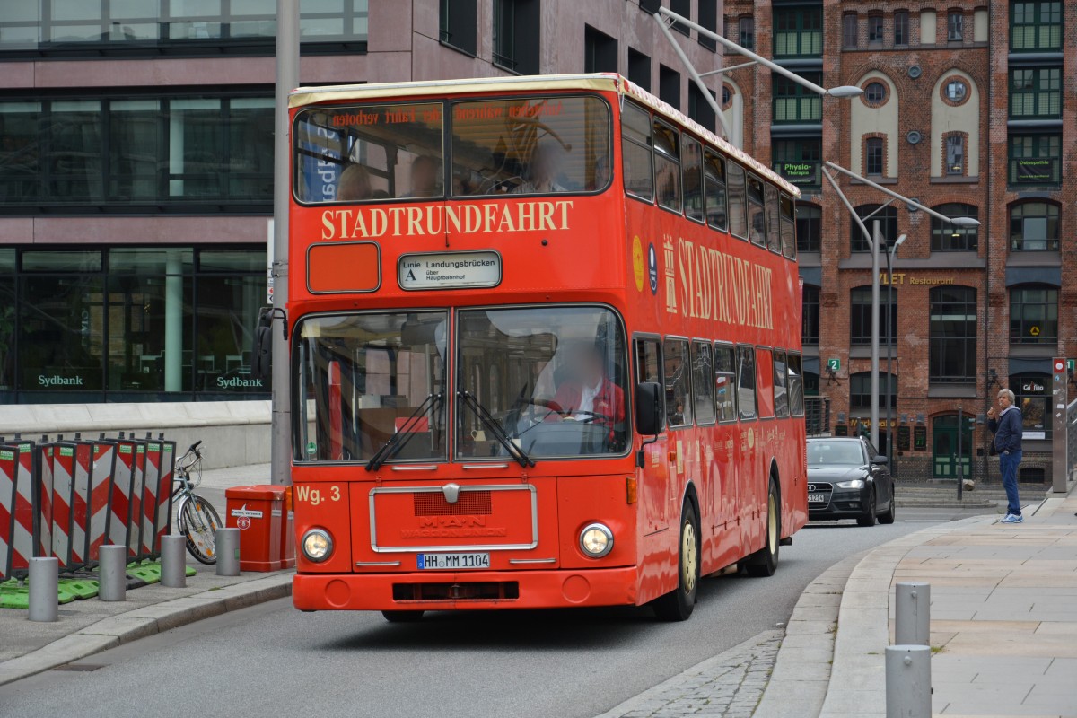 HH-MM 1104 fährt am 11.07.2015 durch Hamburg als Stadtrundfahrt. Aufgenommen wurde ein MAN SD 200 / Hamburg Großer Grasbrook.
