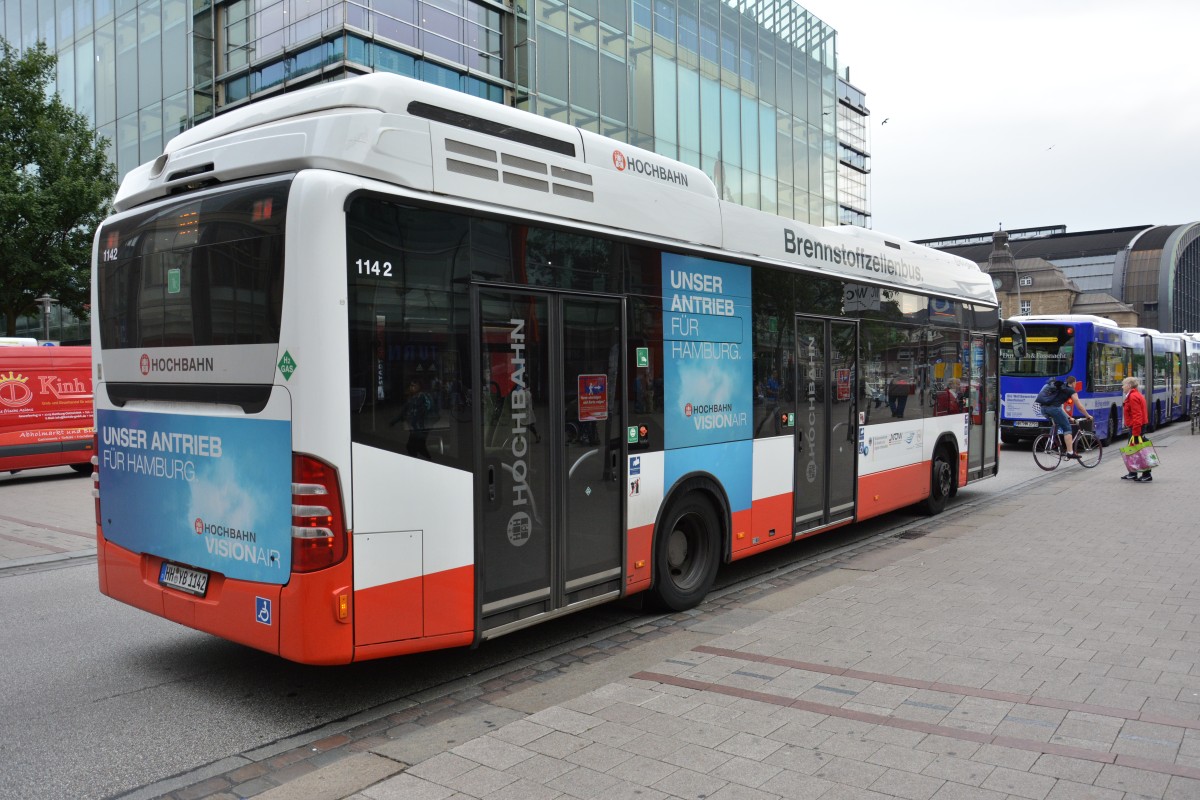 HH-YB 1142 (Mercedes Benz O 530 Citaro BZ Facelift / Hochbahn) fährt am 11.07.2015 auf der Linie 109. Aufgenommen an der Mönckebergstraße in Hamburg.
