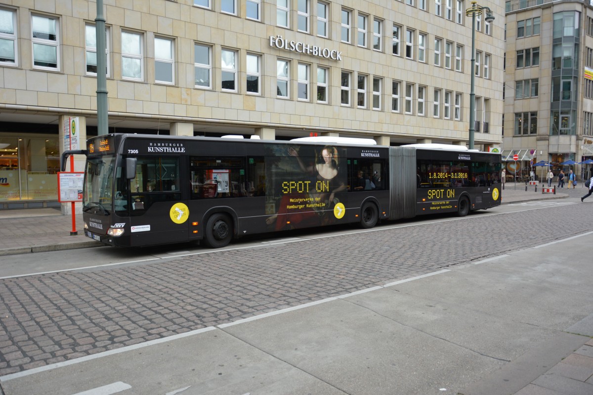 HH-YB 1345 (Mercedes Benz Citaro Facelift / Hochbahn) fährt am 11.07.2015 auf der Linie M5. Aufgenommen am Rathausmarkt in Hamburg.
