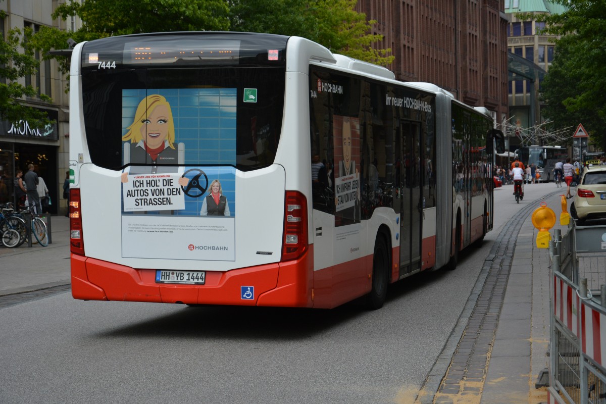 HH-YB 1444 fährt am 11.07.2015 auf der Linie M5. Aufgenommen wurde ein Mercedes Benz Citaro der 2. Generation / Hochbahn / Hamburg Rathausmarkt.
